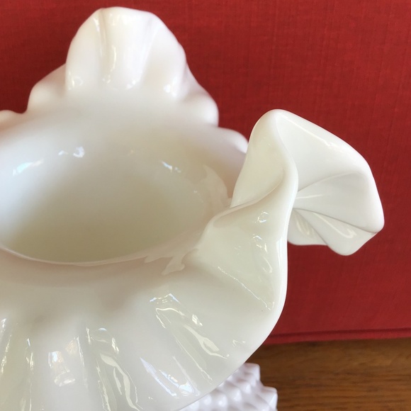 Vintage Fenton White Milk Glass Hobnail Vase Large Ruffled Edge - Picture 11 of 12